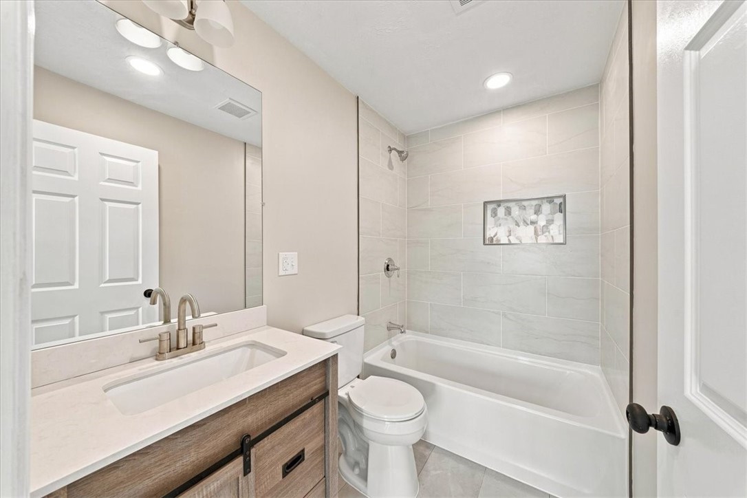 1106 Fairlane Dr