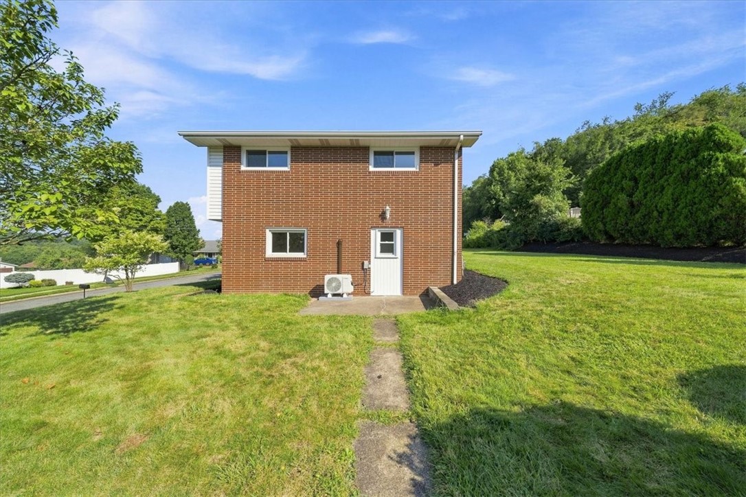 1106 Fairlane Dr