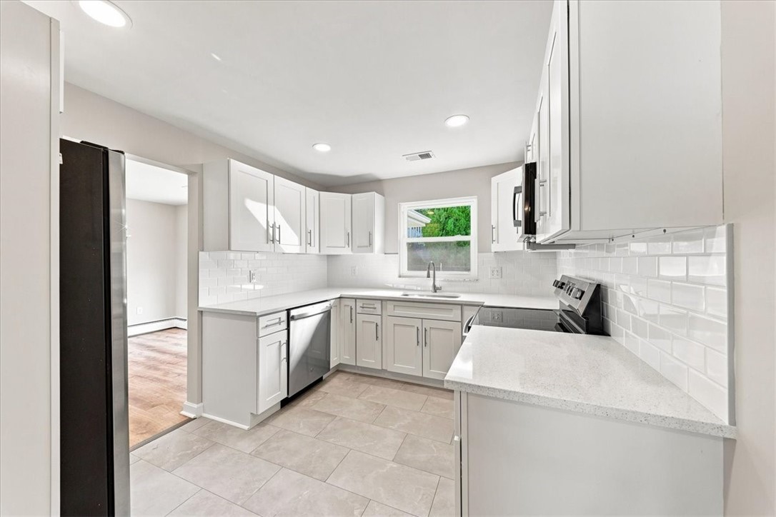 1106 Fairlane Dr