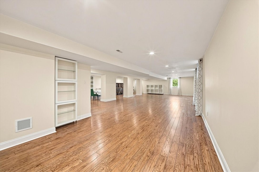 438 White Pine Ln