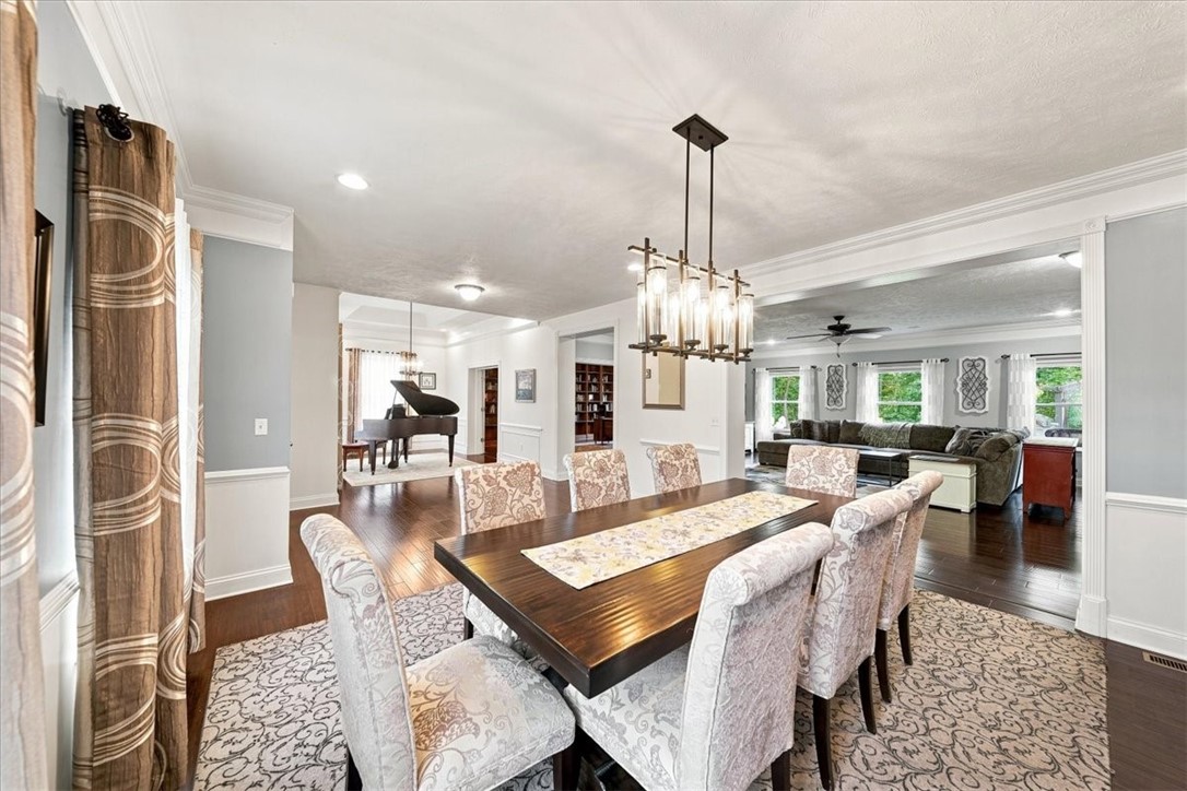 438 White Pine Ln