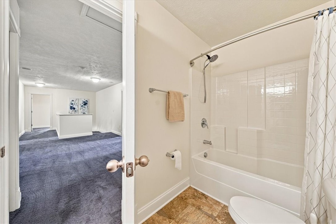 438 White Pine Ln