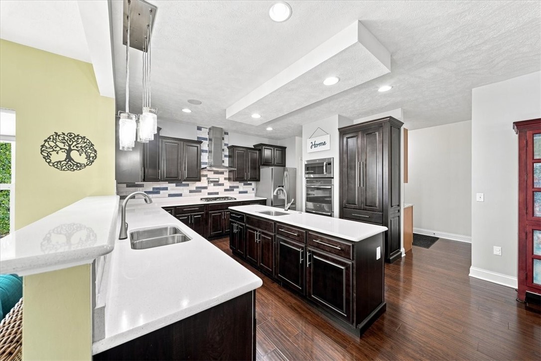 438 White Pine Ln
