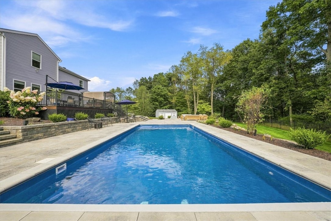 438 White Pine Ln
