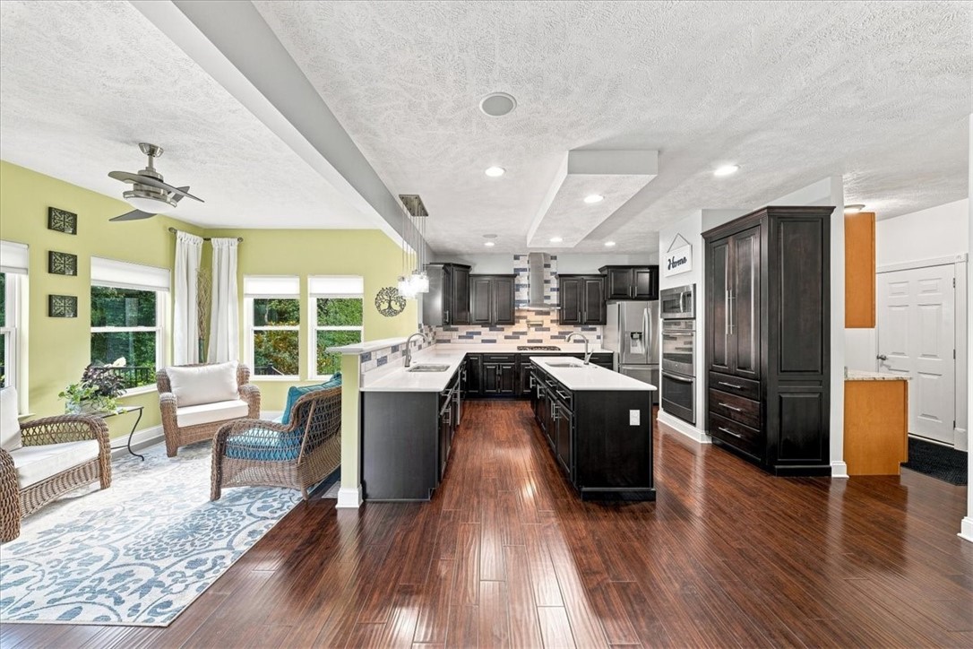 438 White Pine Ln