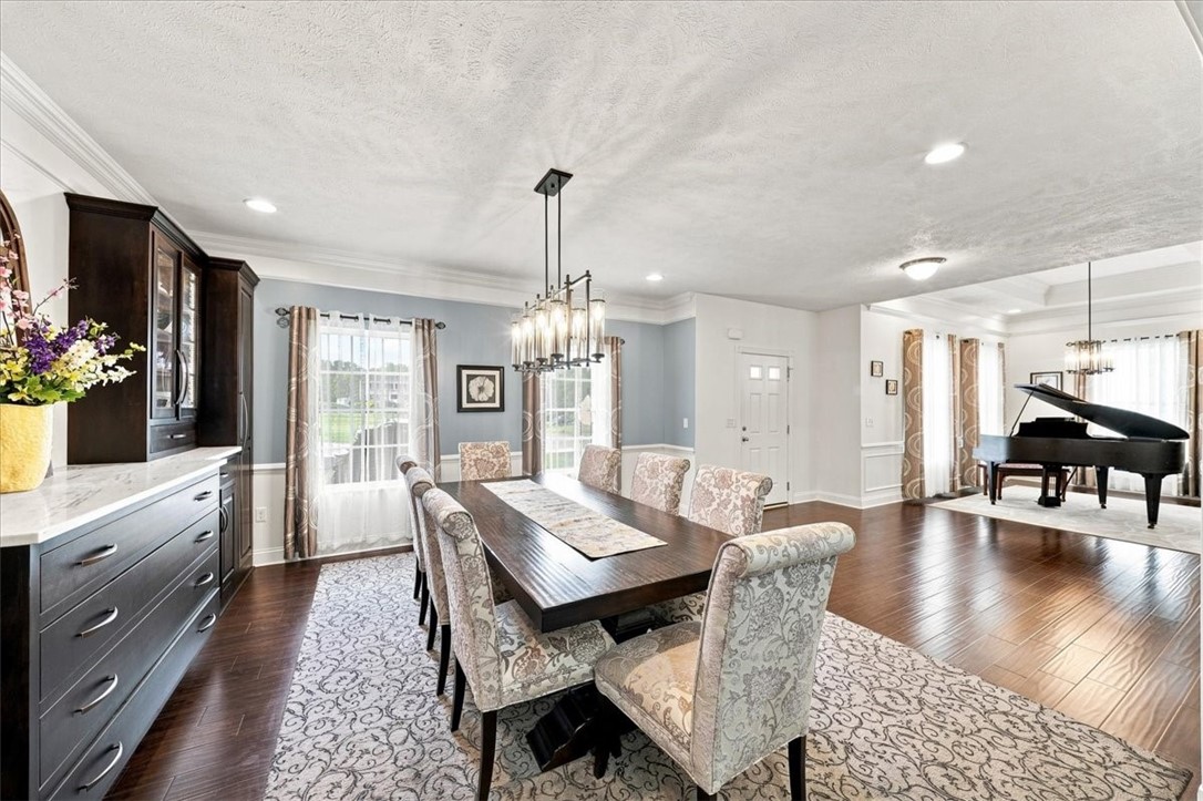438 White Pine Ln
