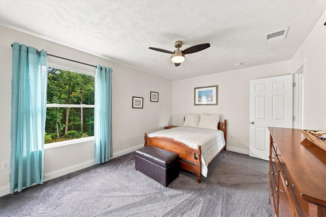 438 White Pine Ln
