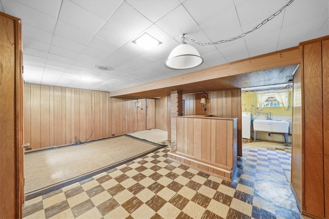 335 Roosevelt Ave