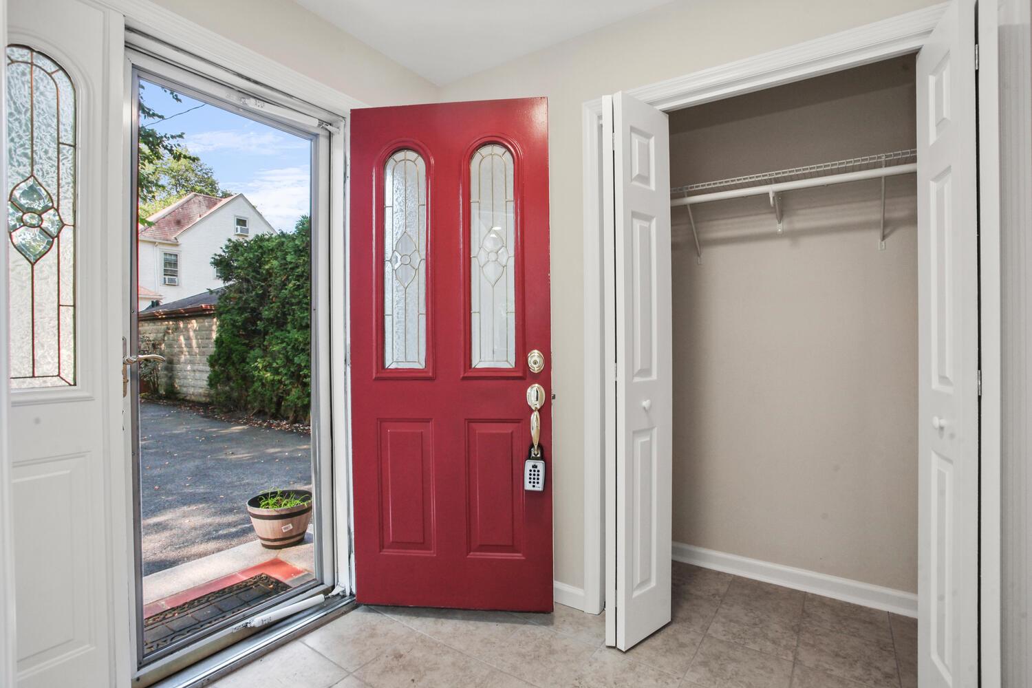 1076 Washington Avenue Unit: 2