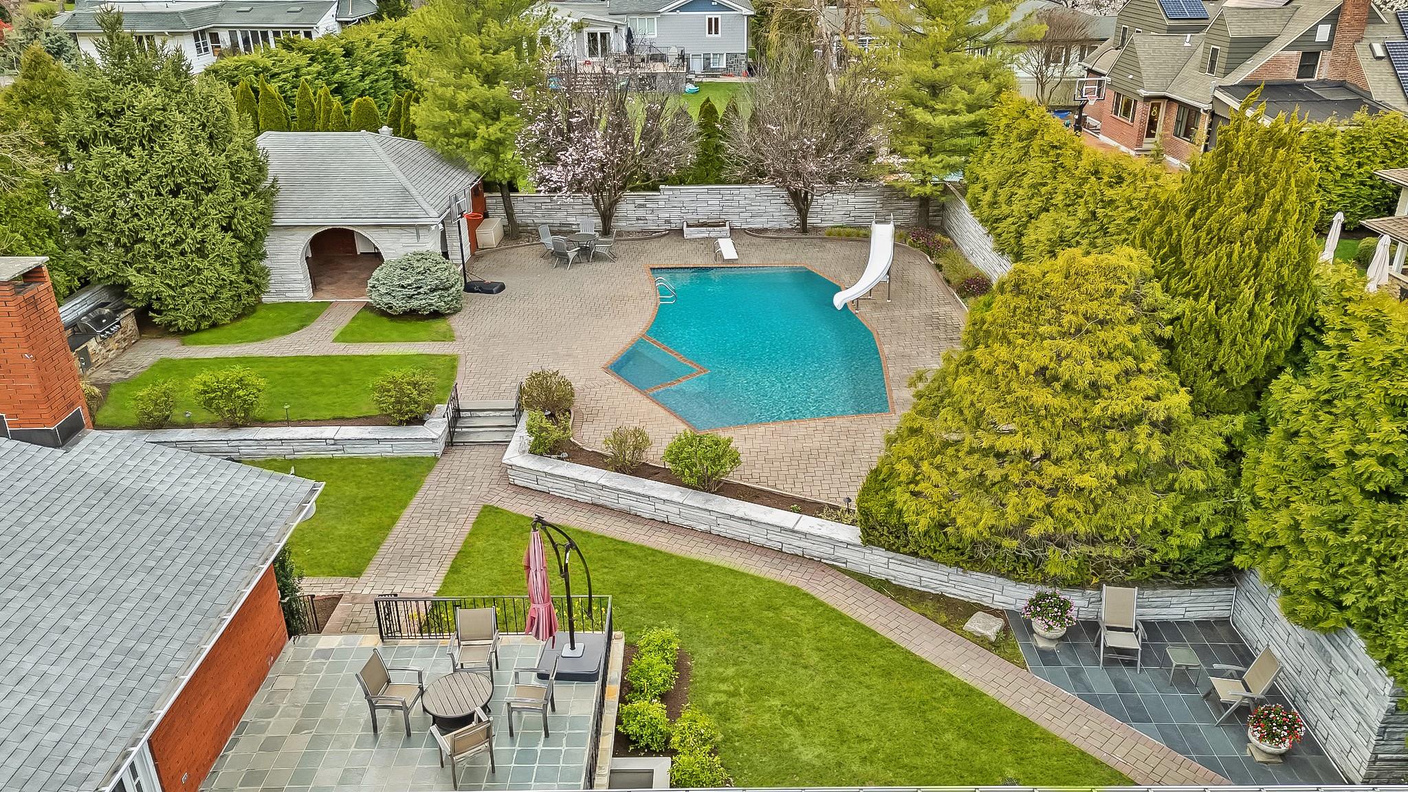 187 Jackson Avenue