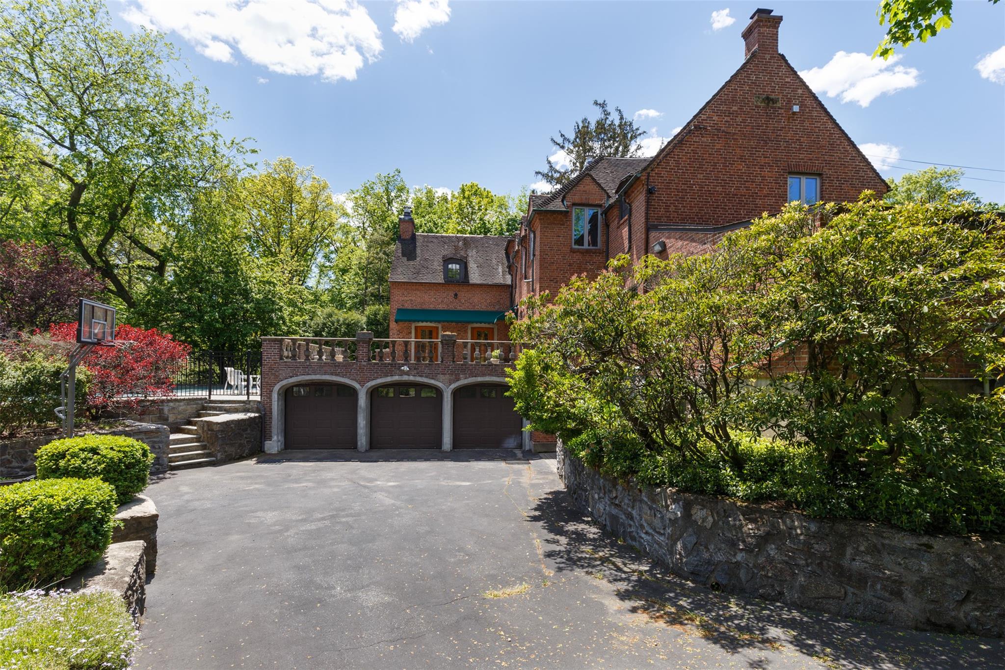 10 Ridge Place