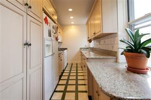 920 Pelhamdale Avenue Unit: D 2K