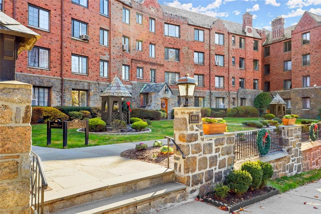 914 Wynnewood Road Unit: 1M