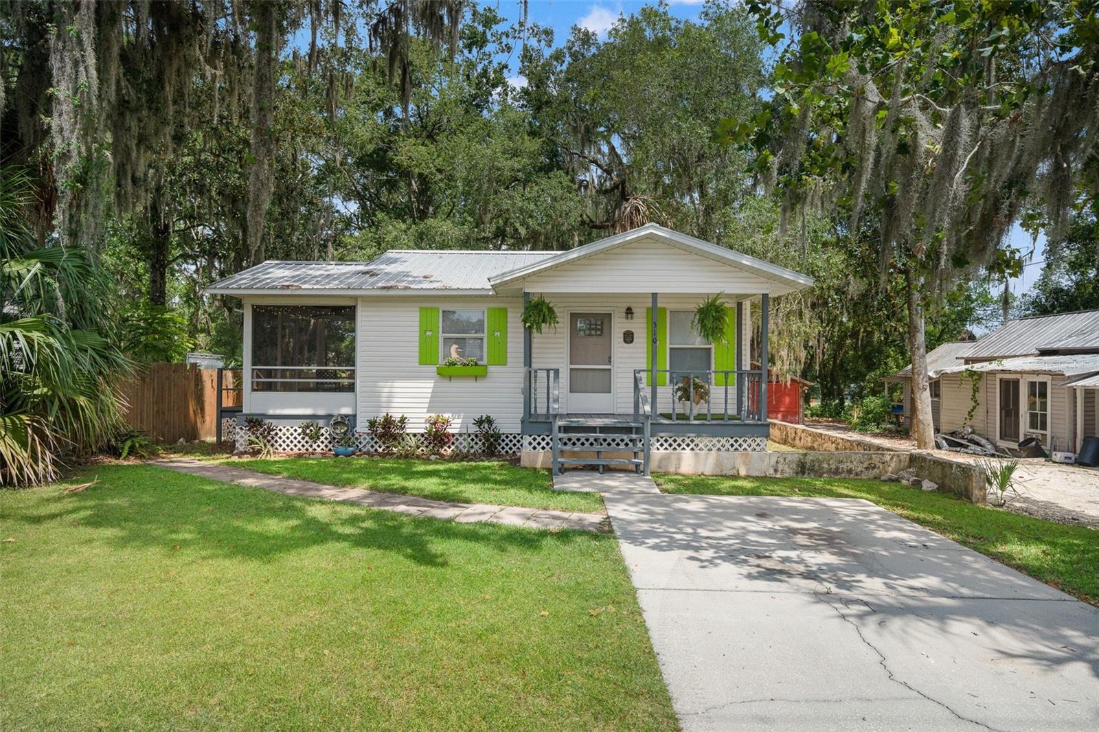 310 W DAMPIER ST