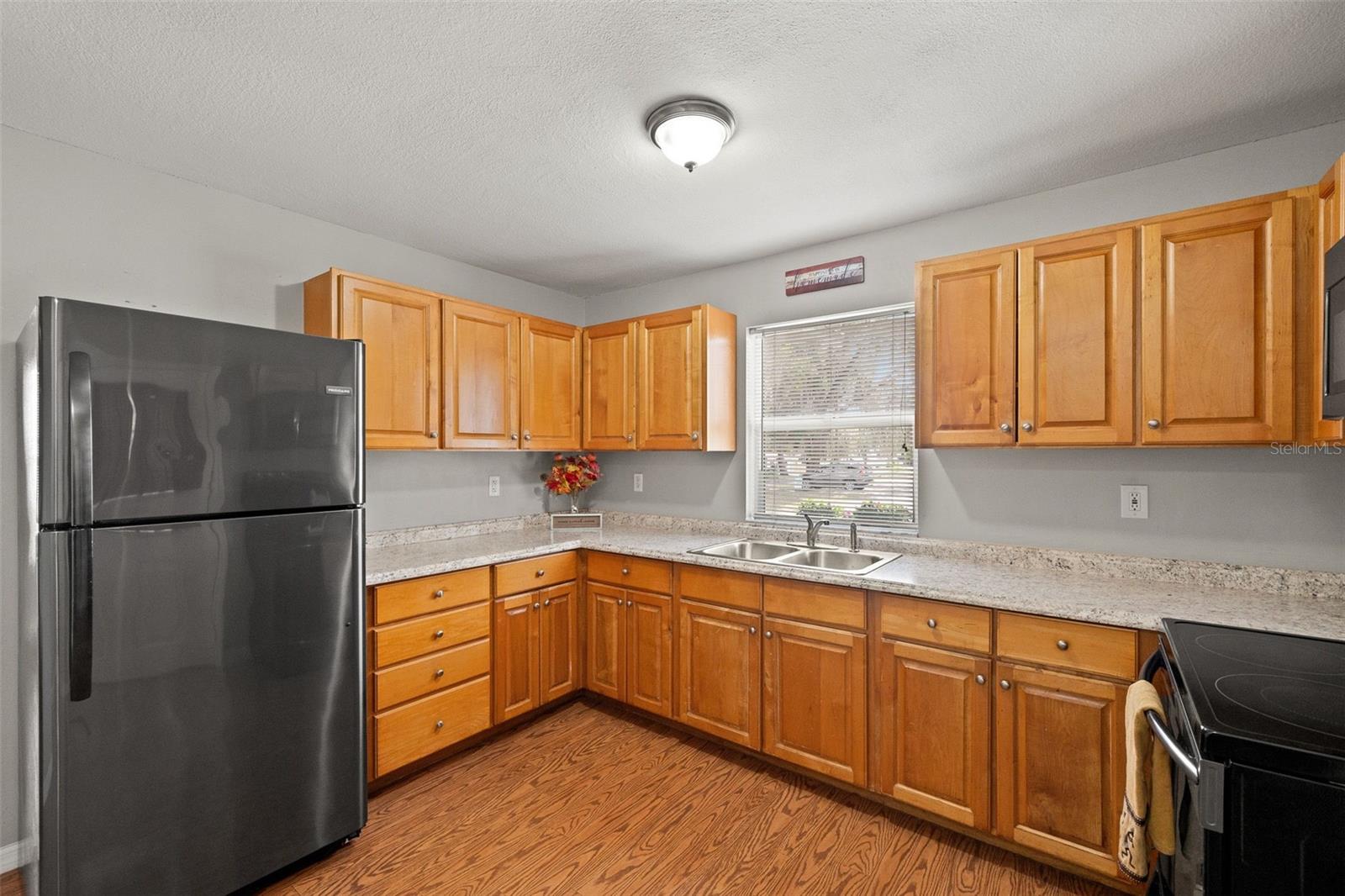 310 W DAMPIER ST