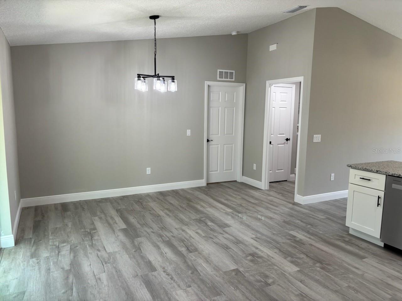 10901 N ROBERT DEAN WAY