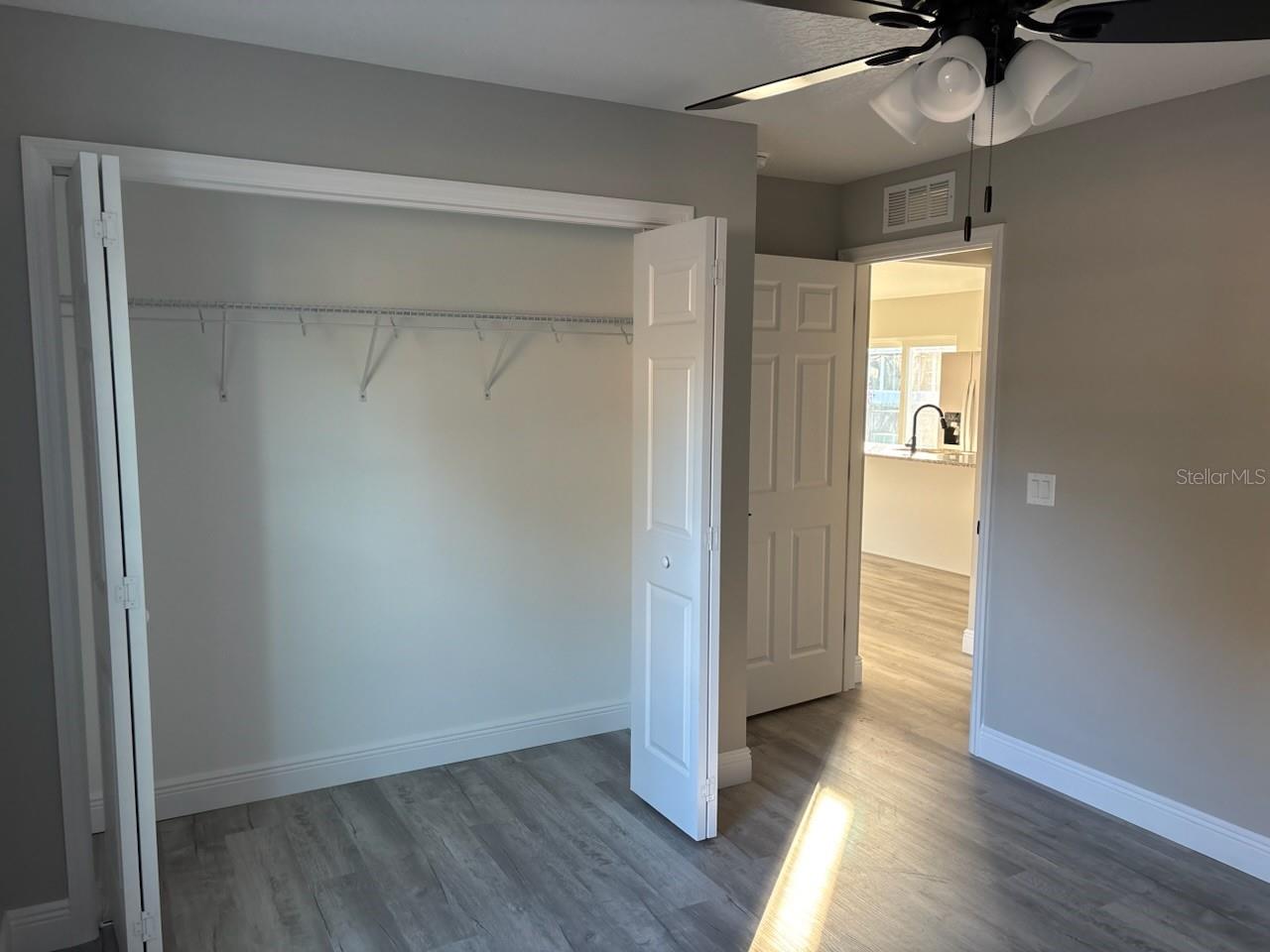 2330 W MENORES DR