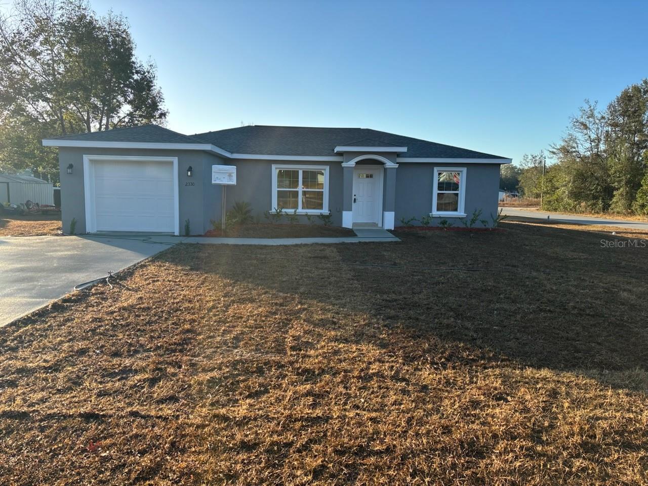 2330 W MENORES DR
