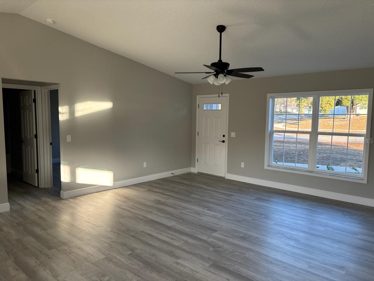 2330 W MENORES DR