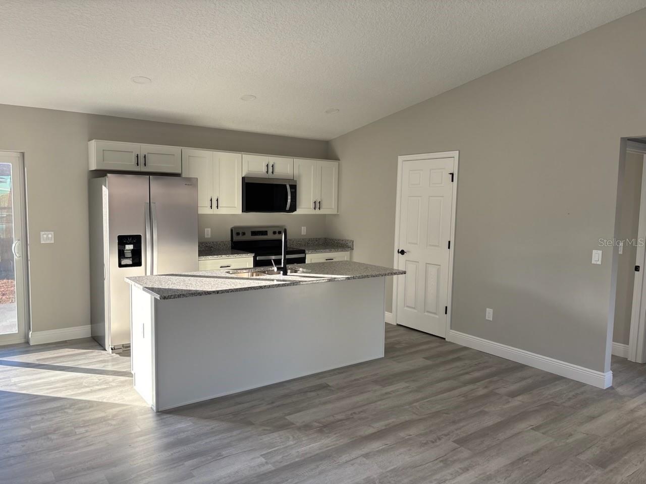 2330 W MENORES DR