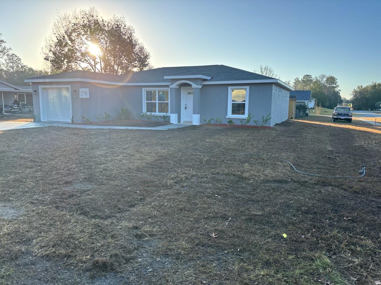 2330 W MENORES DR
