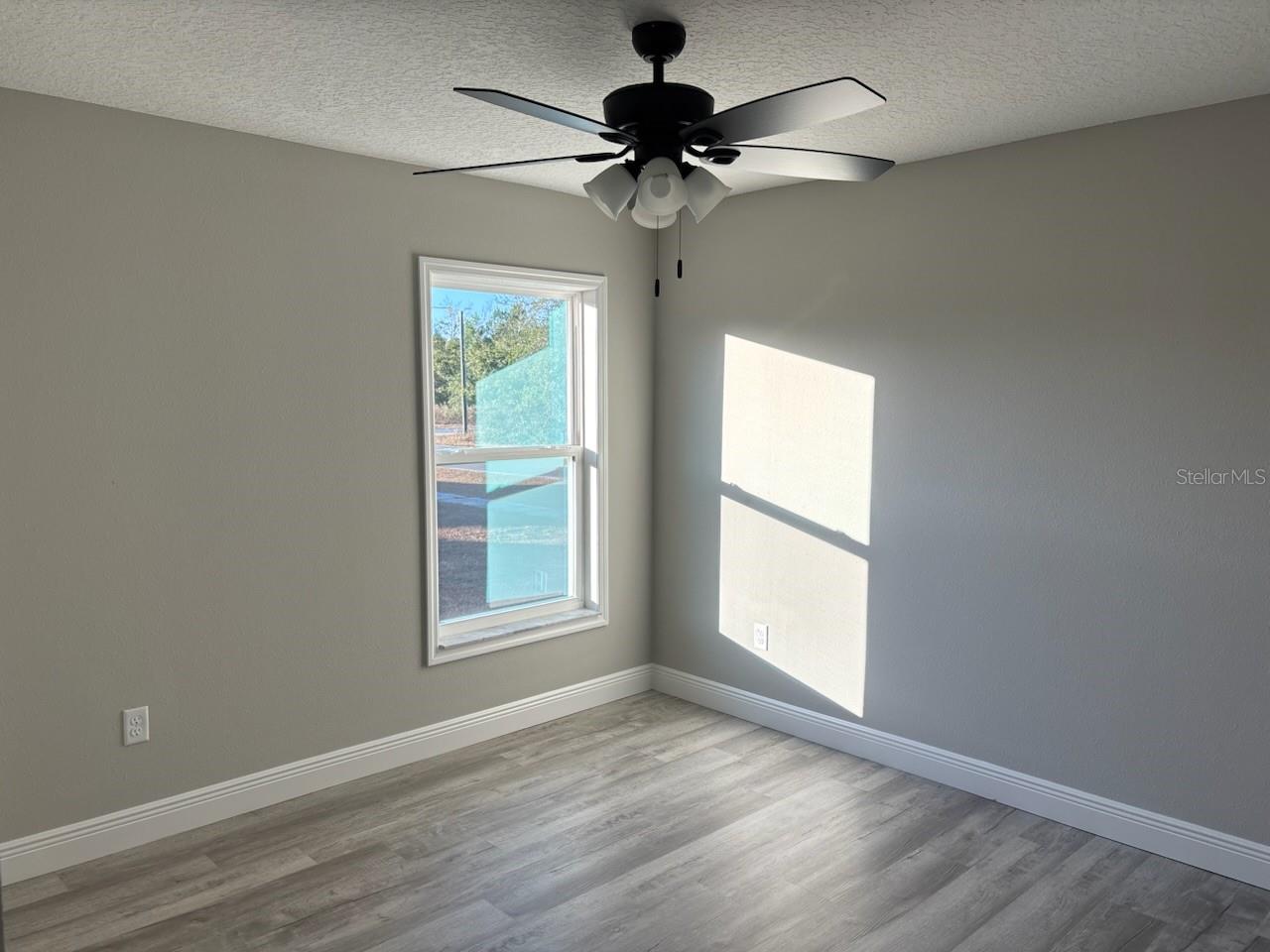 2330 W MENORES DR