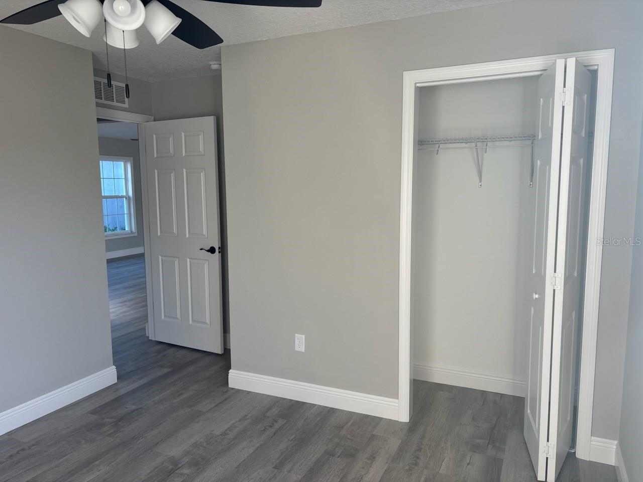 2330 W MENORES DR