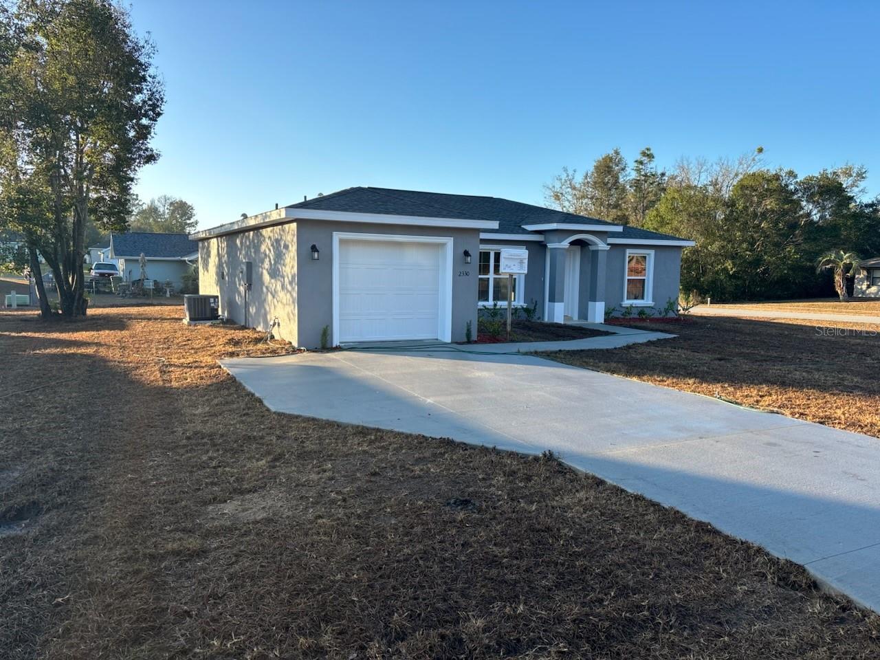 2330 W MENORES DR