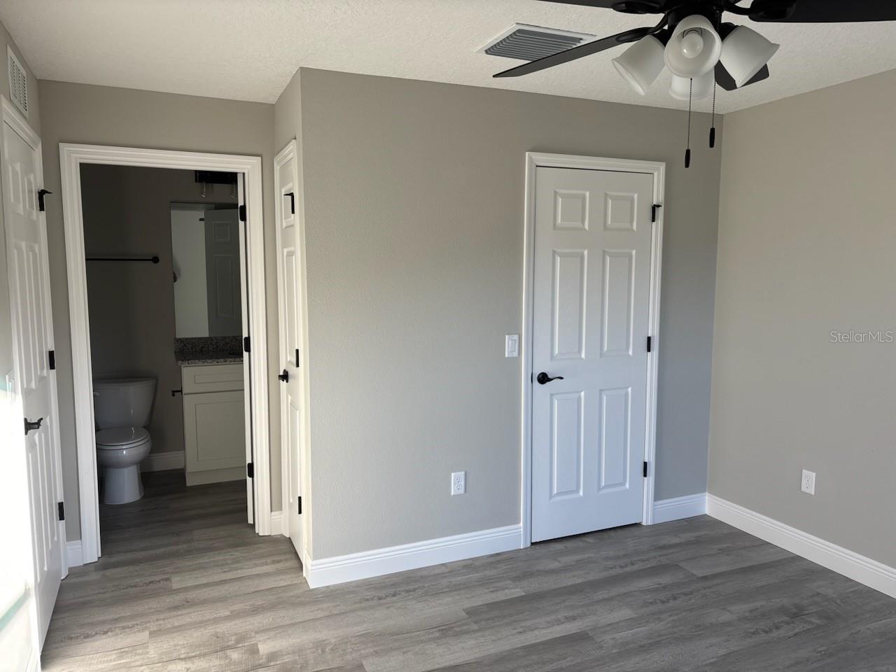 2330 W MENORES DR