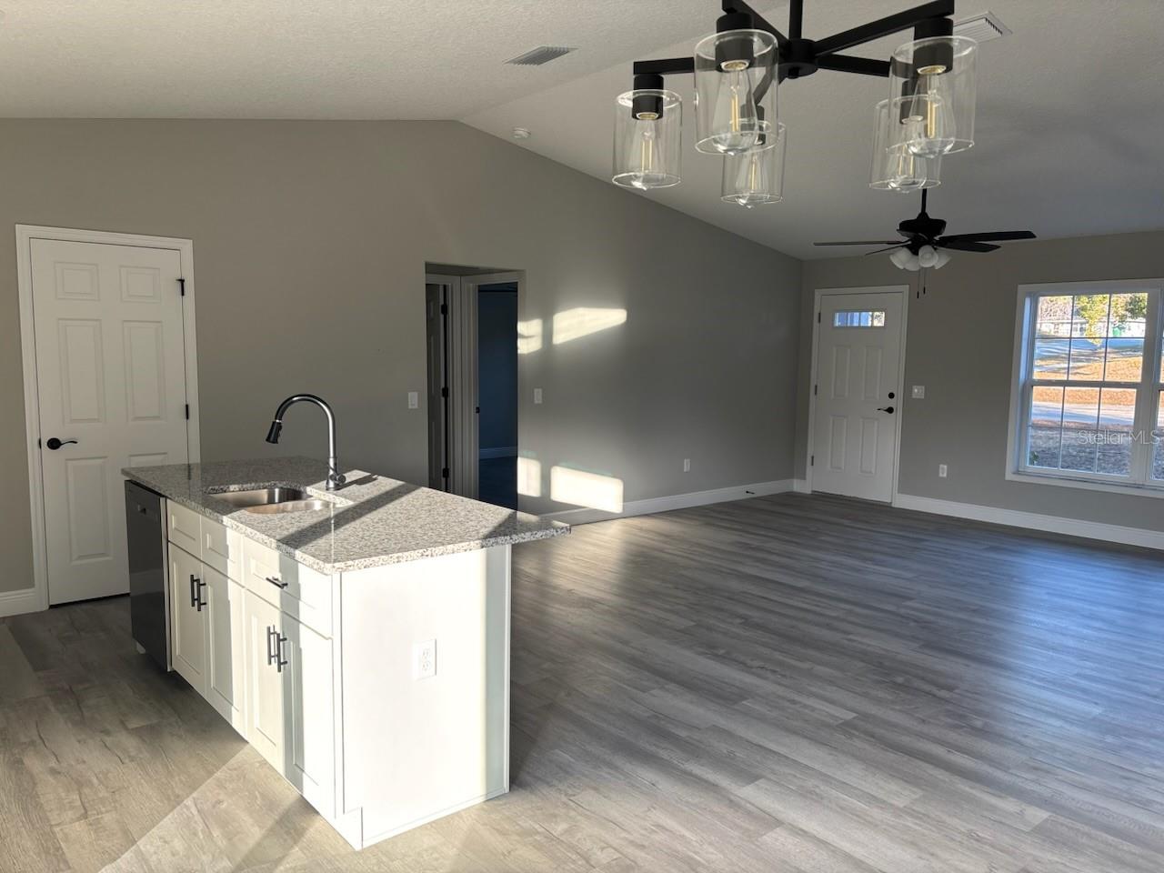 2330 W MENORES DR