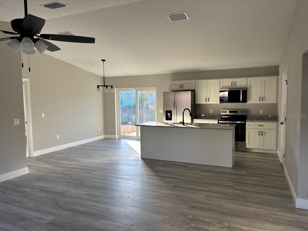 2330 W MENORES DR