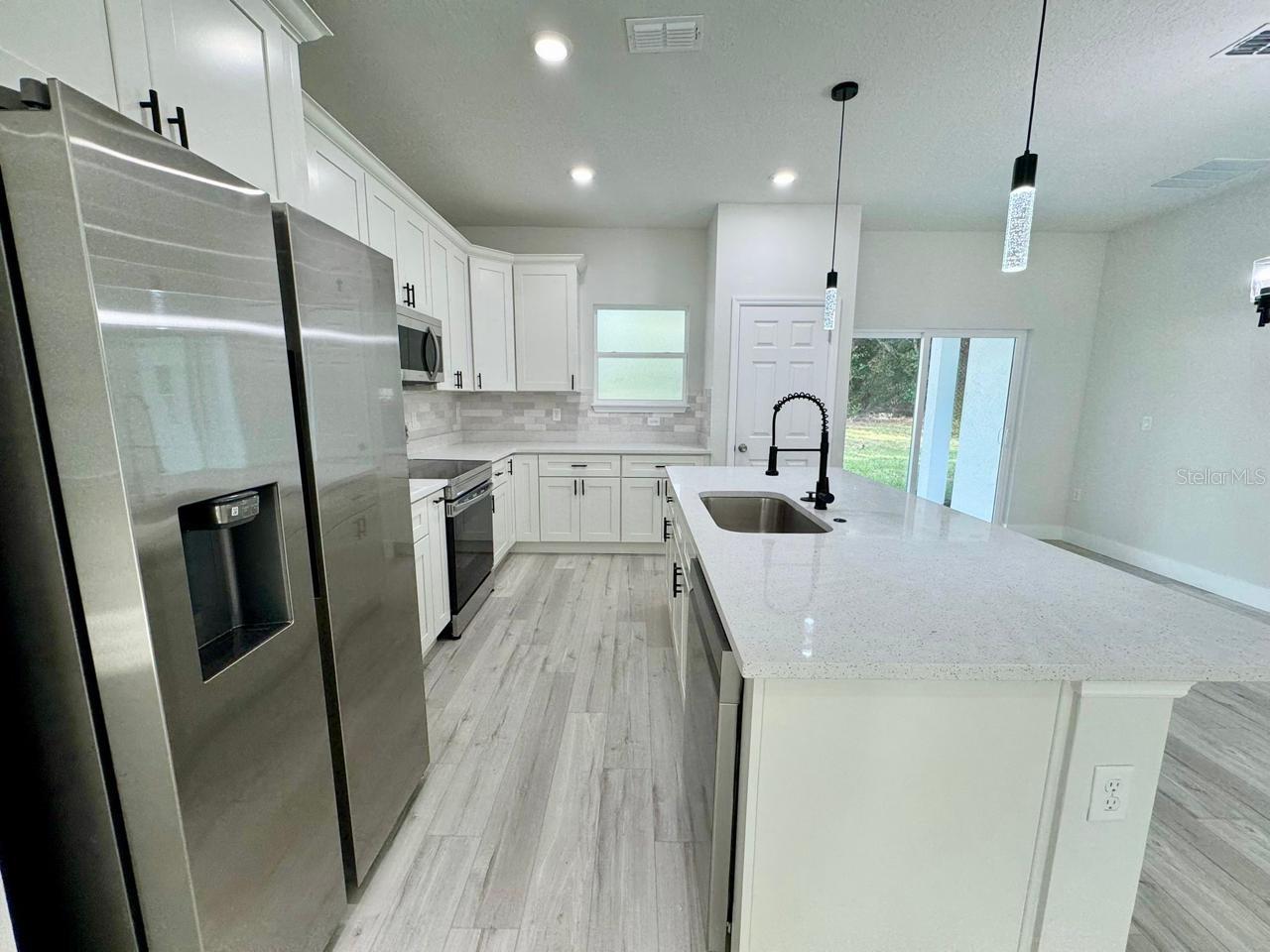 753 W HUMMINGBIRD DR