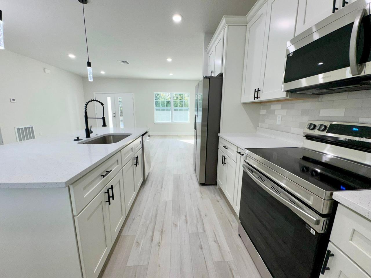 753 W HUMMINGBIRD DR