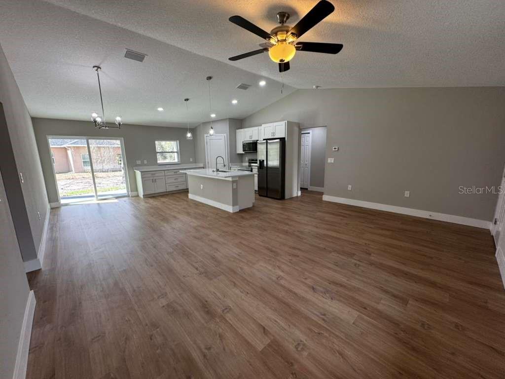 2186 W G MARTINELLI BLVD