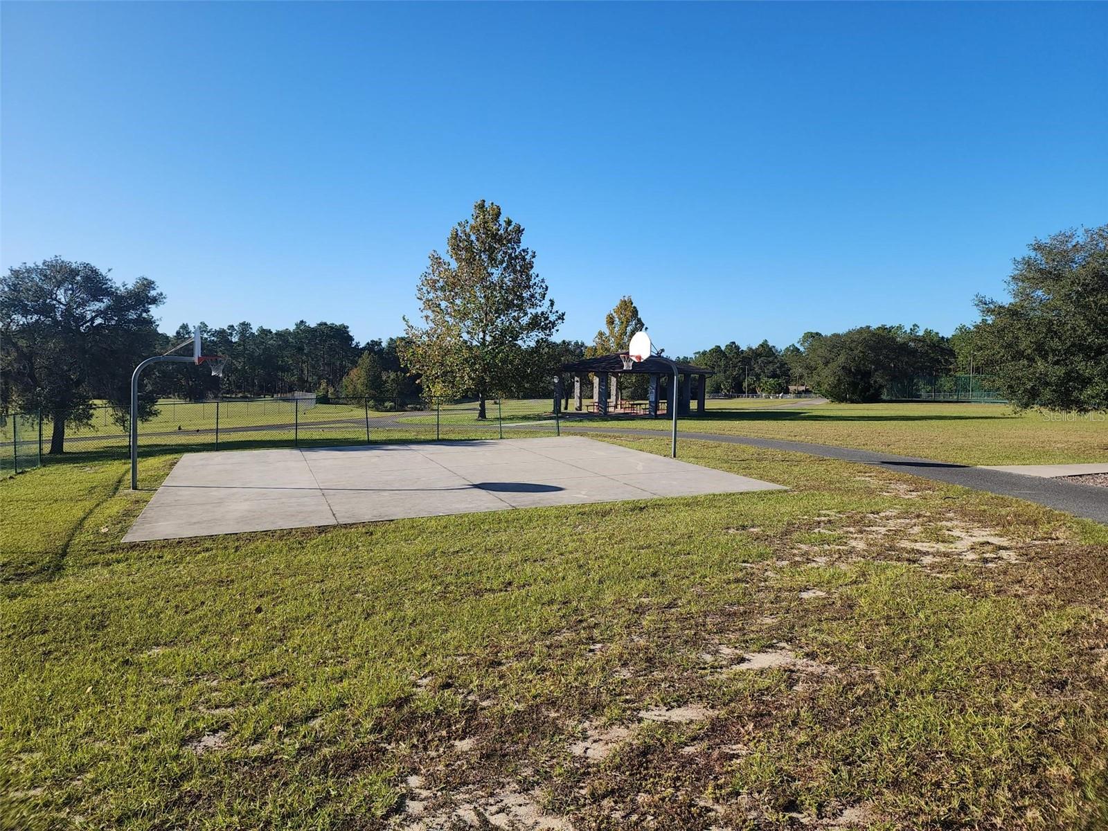 290 WINDING HILLS RD