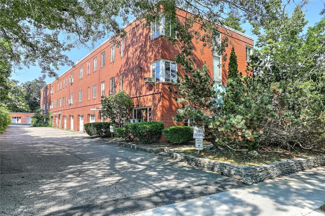 160 Waterman Street 04