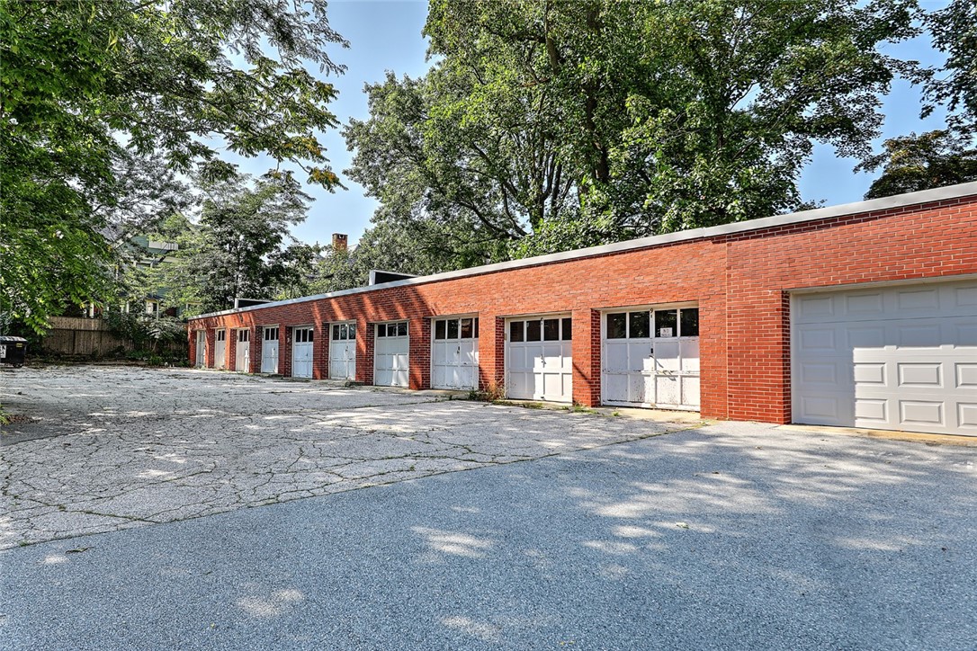 160 Waterman Street 04
