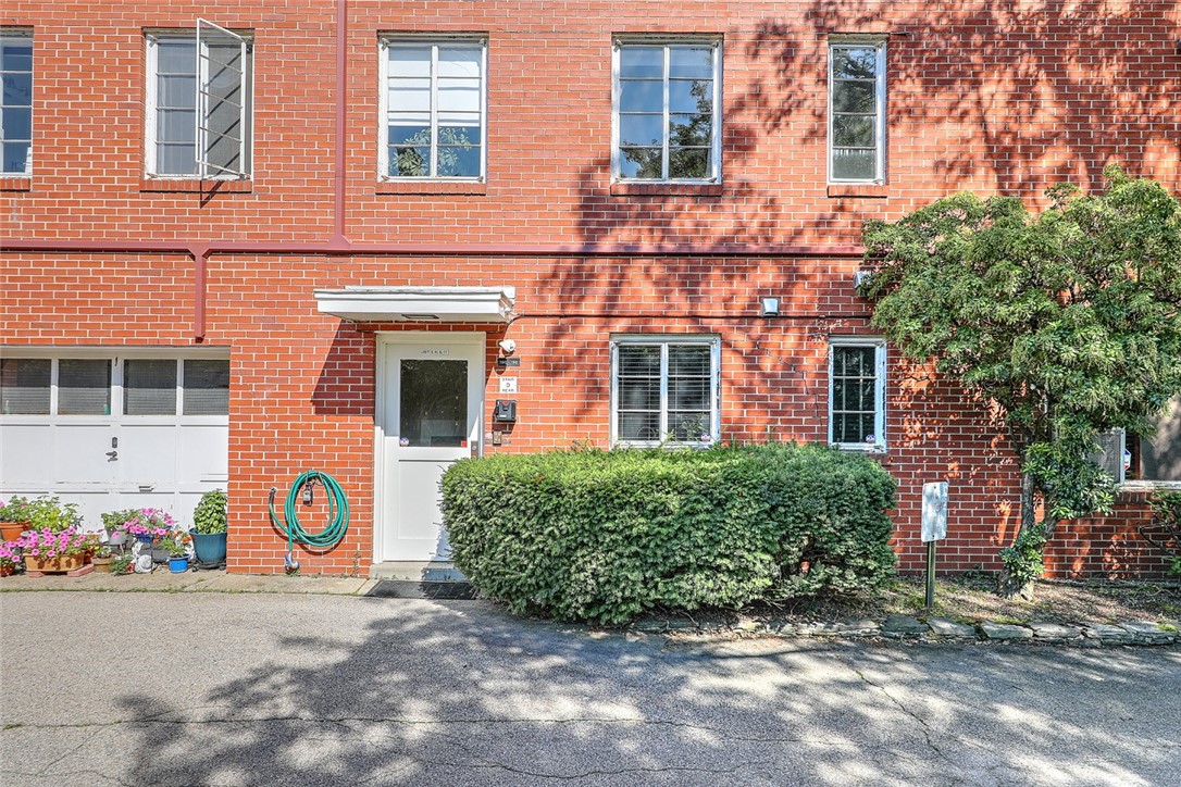 160 Waterman Street 04