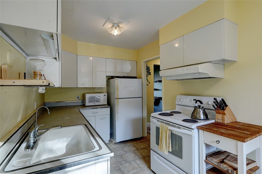 160 Waterman Street 04