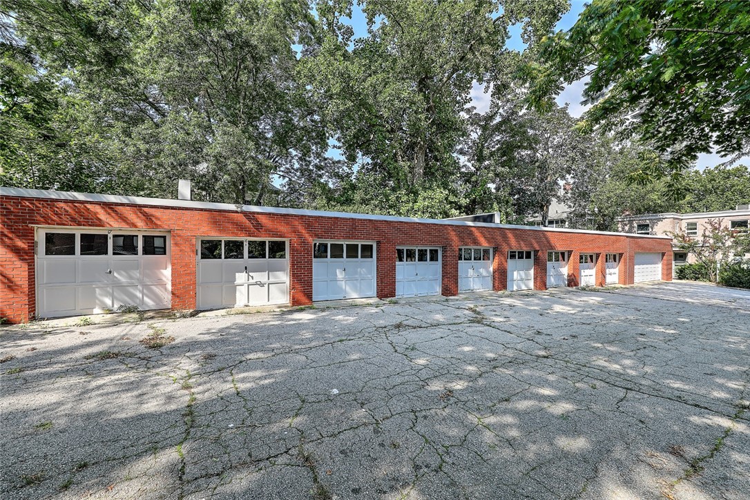 160 Waterman Street 04