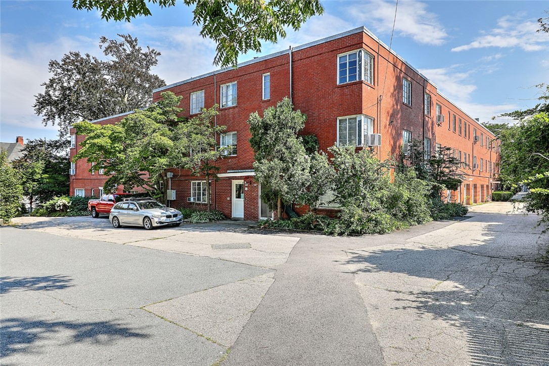 160 Waterman Street 04