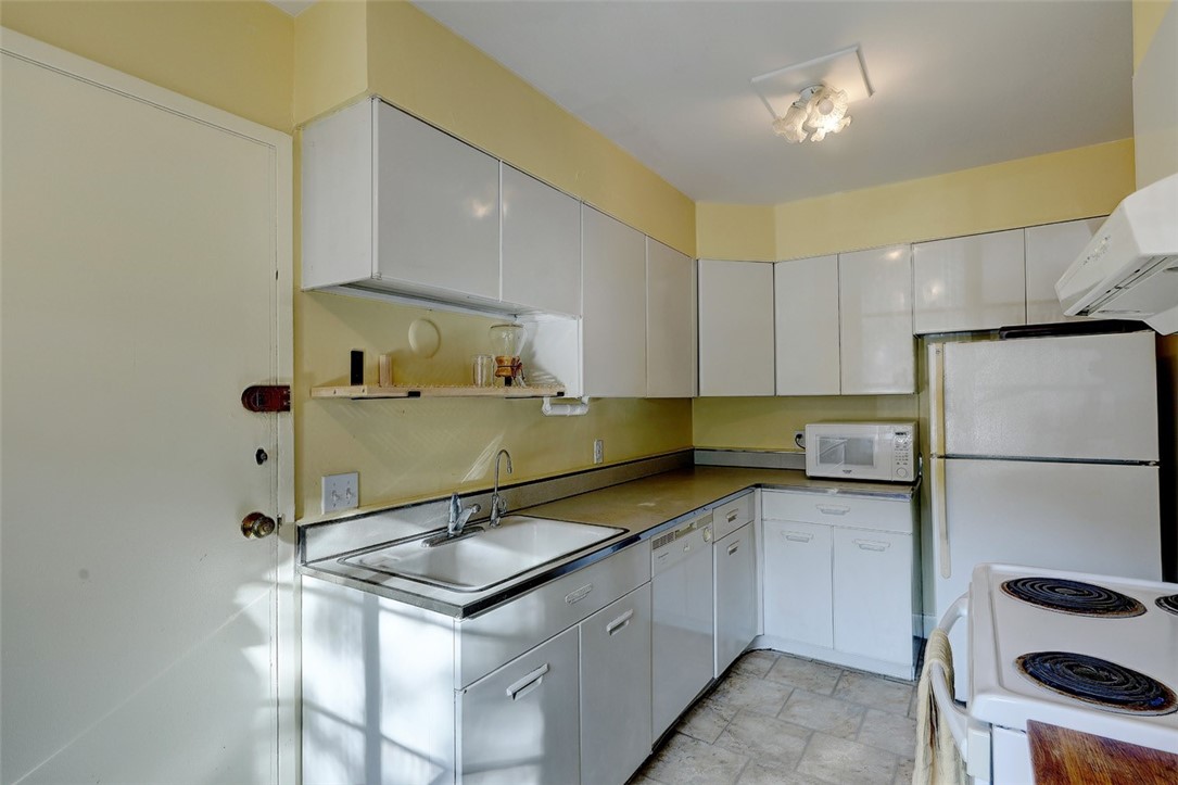 160 Waterman Street 04