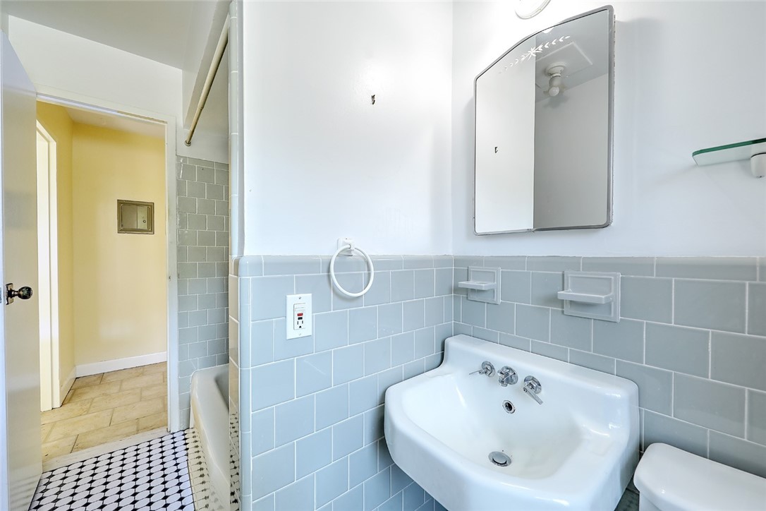 160 Waterman Street 04
