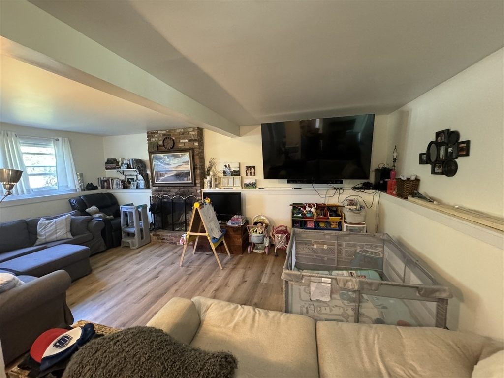906 Mitchells Lane