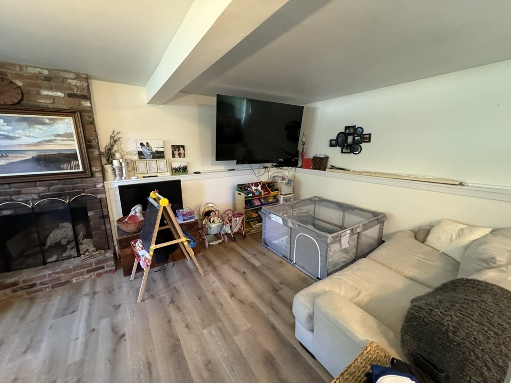 906 Mitchells Lane