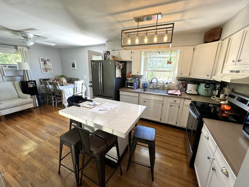 906 Mitchells Lane