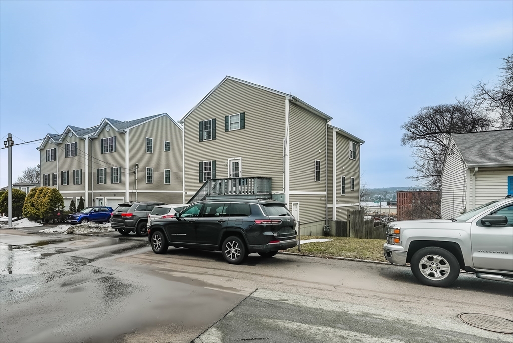 318 Crescent St # A