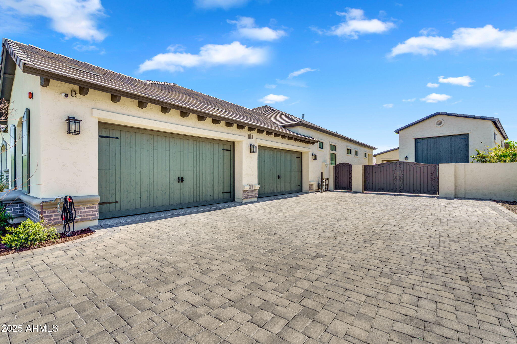 4037 E MINTON Circle