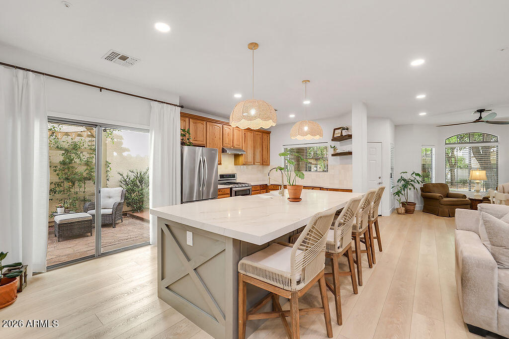 3116 E TAMARISK Street