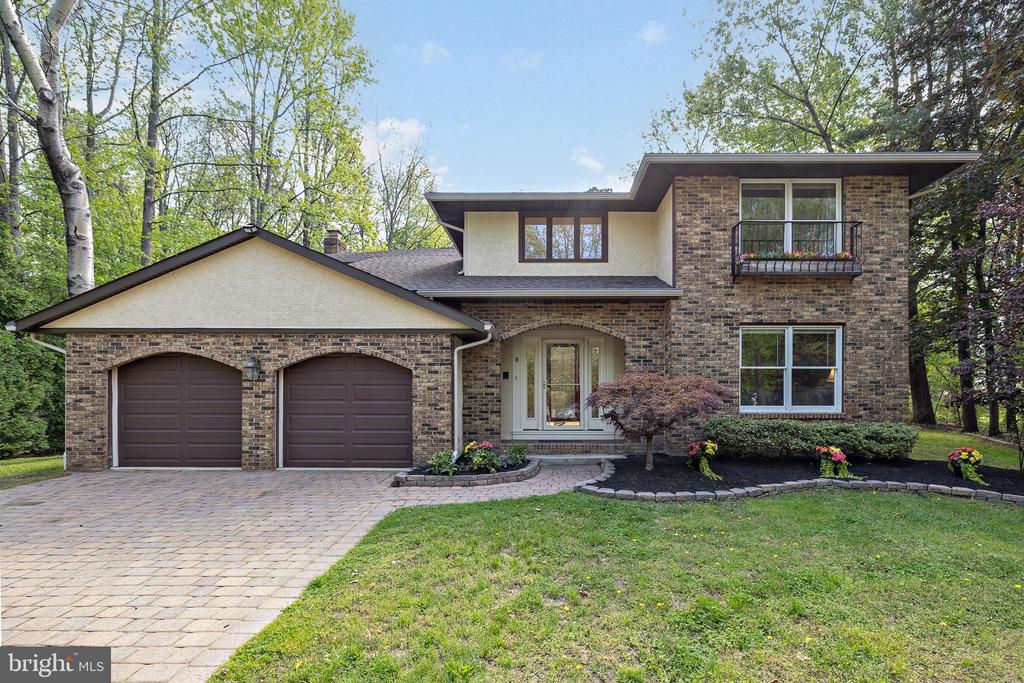 8 CANTERBURY COURT